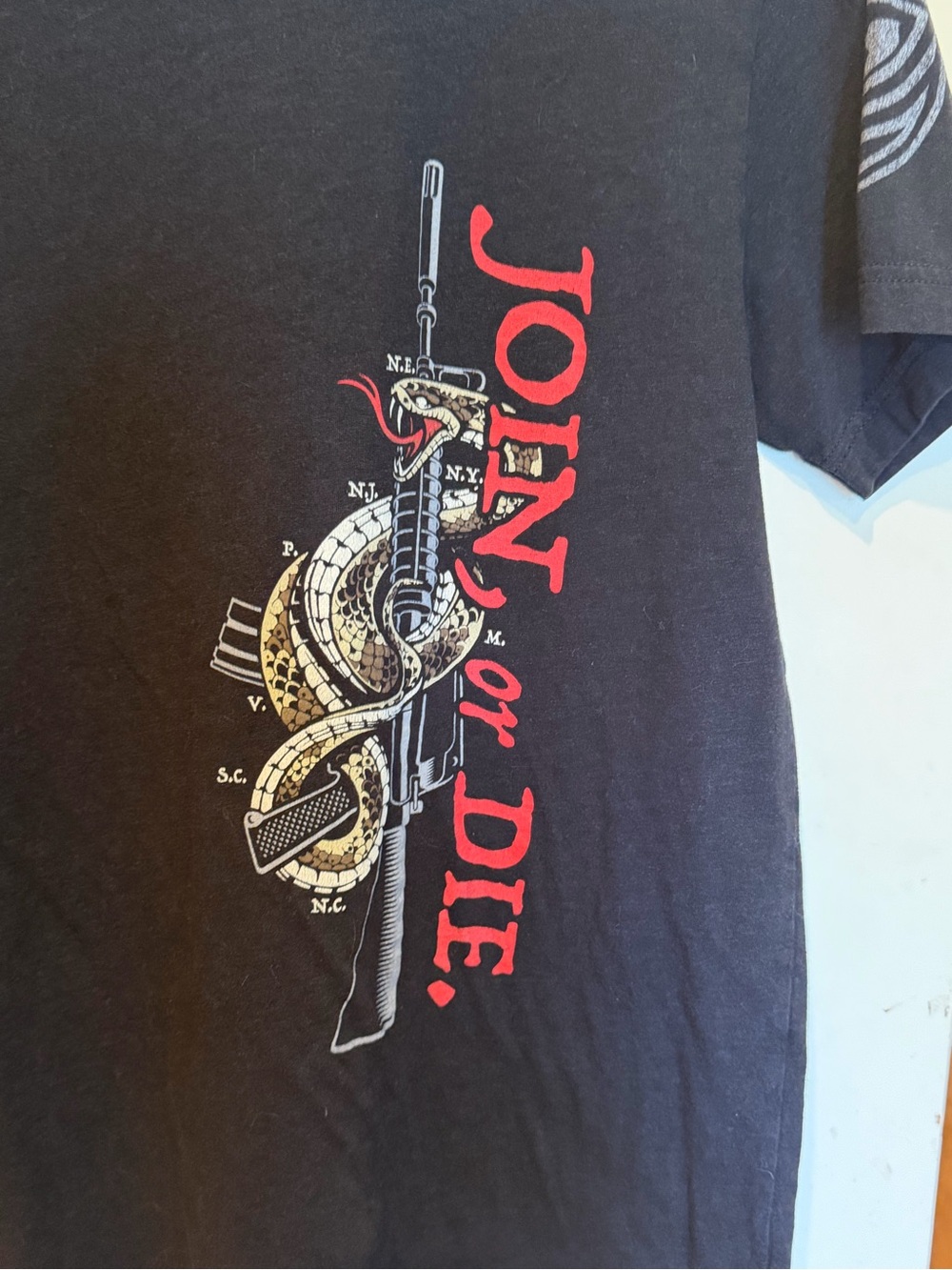 Join or die black shirt sleeve tshirt gun snake military freedom Small